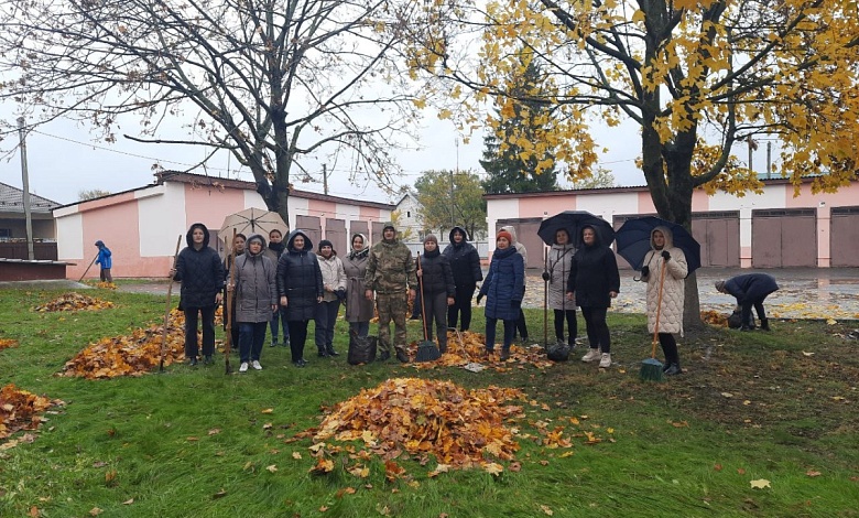 И дождик не помеха: в Лунинце наводят порядок