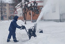 Коммунальникам в уборке снега помогают и трудовые коллективы Лунинецкого района