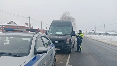 ГАИ проверяет безопасность перевозки пассажиров микроавтобусами категории М2 в Лунинецком районе
