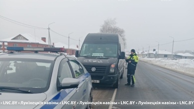 ГАИ проверяет безопасность перевозки пассажиров микроавтобусами категории М2 в Лунинецком районе