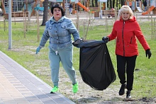 Славно потрудились на субботнике в  Микашевичах (фоторепортаж)