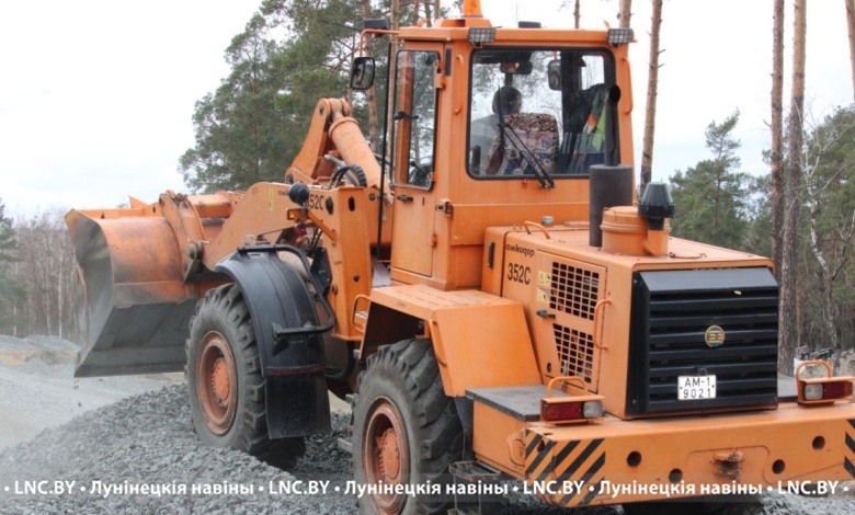 В Микашевичах продолжают приводить в порядок улицы и дороги города