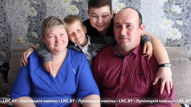 Обычное счастье! Тепло семейного очага Николая и Ирины Тельпуков из Лунинецкого района