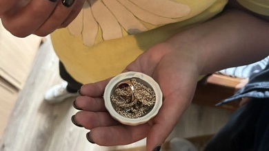 Знакомая украла у пенсионерки деньги и золото на общую сумму 10 тыс. руб. 