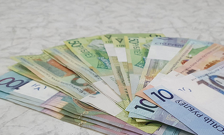 Житель Столинского района завладел деньгами почти 40 человек