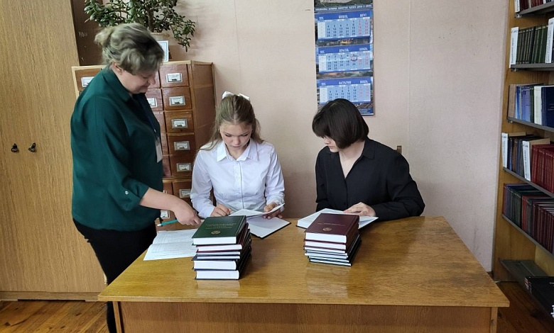 День самоуправления провели в районной библиотеке Лунинца