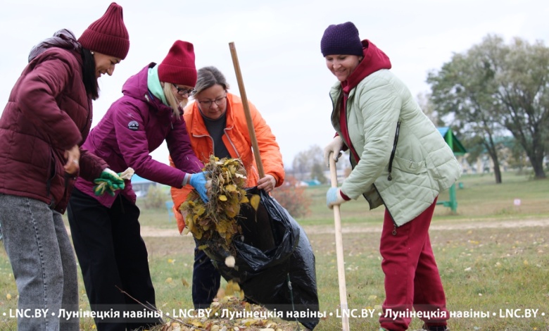 Республиканский субботник: лунинчане активно занимаются наведением порядка в райцентре