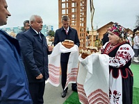 Подворье Лунинецкого района на "Дожинках" встречает почетных гостей