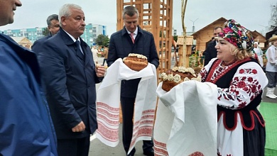 Подворье Лунинецкого района на "Дожинках" встречает почетных гостей