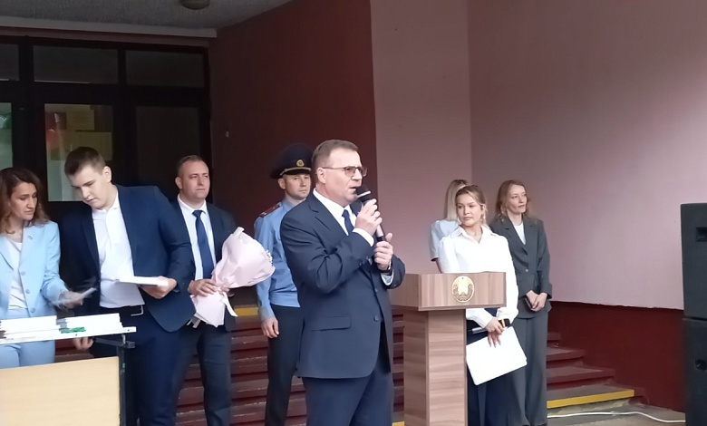 Атмосфера добра и радости 1 сентября в средней школе №4 Лунинца