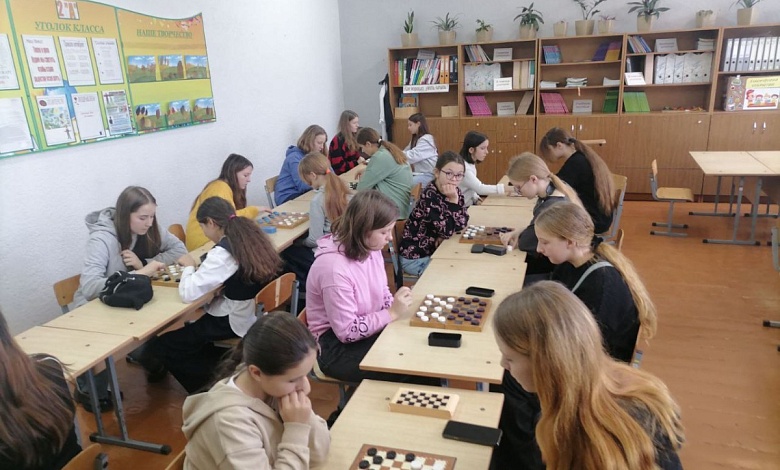 Кто сильнейший? Шашечный турнир провели в Лунинецком районе
