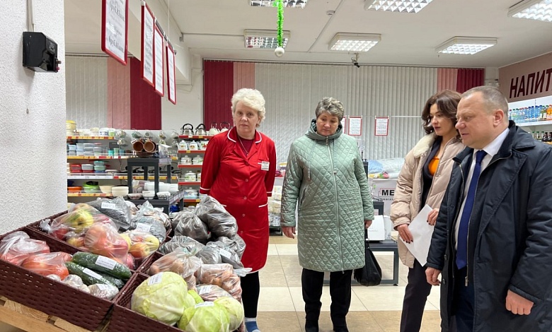 Сенатор провел мониторинг цен в магазинах Лунинецкого райпо в Микашевичах