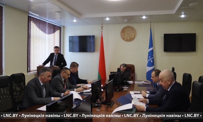 Депутаты обсудили вопросы по торговле и пустующим домам в Лунинецком районе