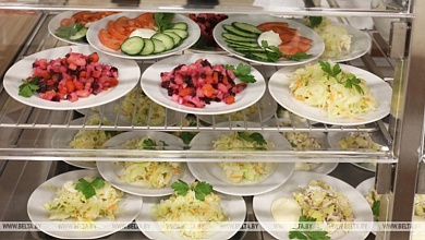 В Минске 12 человек оказались в больнице после посещения кафе. Минздрав проводит проверку