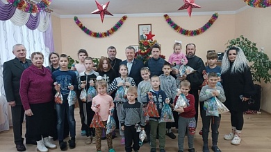 Дарят радость и подарки детям в Лунинецком районе