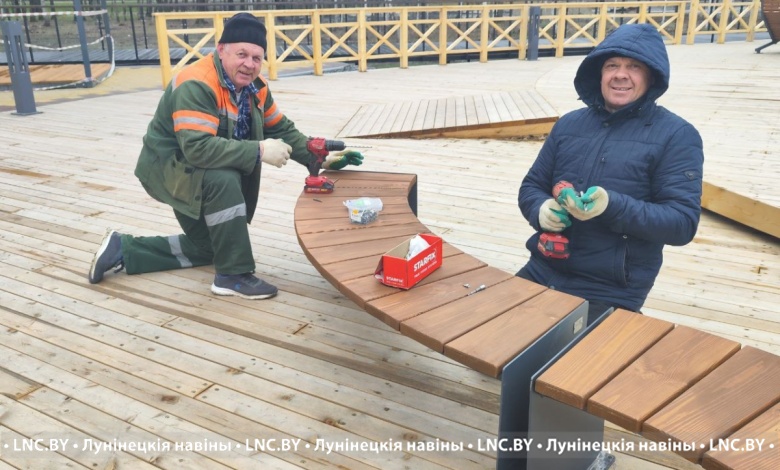 Вот это зона отдыха! В Микашевичах не сбавляют темпы благоустройства городского лесопарка