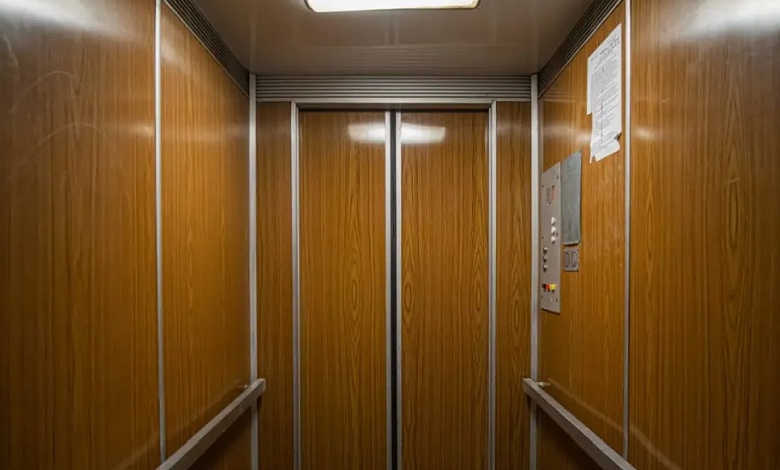 В Лунинецкой поликлинике заменят лифт. Неудобства - временные