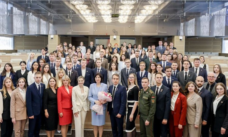 Лунинчанку наградили на заседании Молодежного совета в Минске