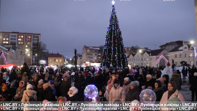 В Лунинце зажгли главную елку