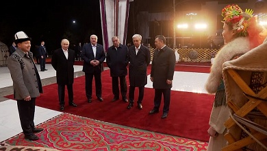 Для Лукашенко, Путина и лидеров ОДКБ сыграли на добулбасе! // Что внутри белорусской юрты?