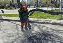 Ямочный ремонт активно ведется на улицах Лунинца 