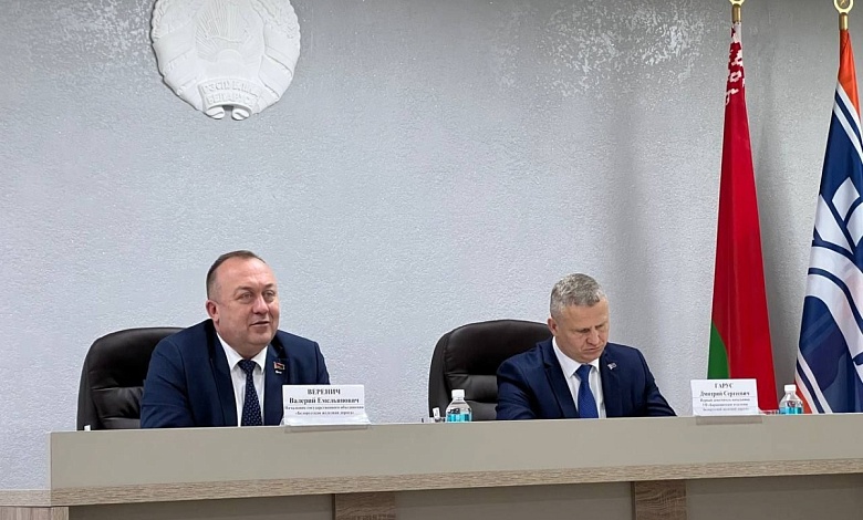 Валерий Веренич приехал в родной город Лунинец и встретился с железнодорожниками