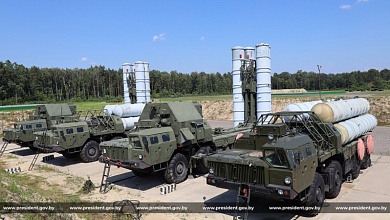 Лукашенко поздравил ракетчиков и артиллеристов с профессиональным праздником