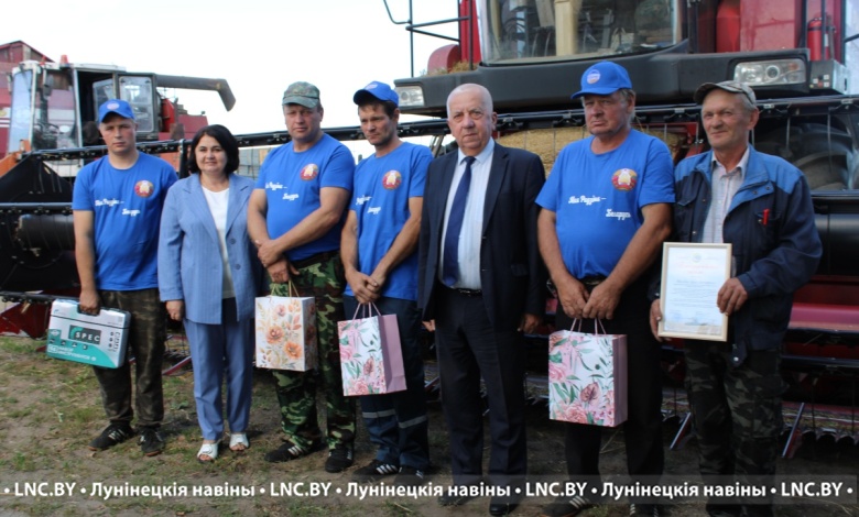 Хлеборобов продолжают чествовать в Лунинецком районе