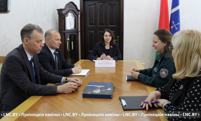 Автодорога Р23, молодежь и экономика | О чем шел разговор при посещении сенатором Лунинецкого района