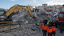 Число жертв землетрясения в Турции возросло до 17 674 человек