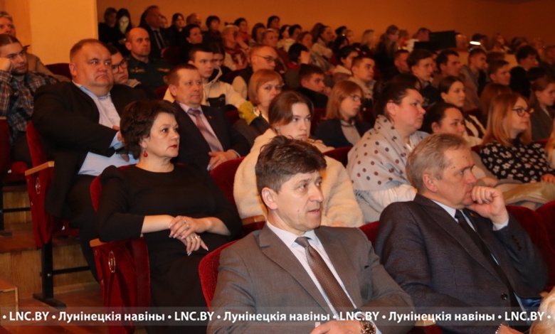 Торжественное мероприятие, посвященное Дню единения народов Беларуси и России, состоялось в Лунинце