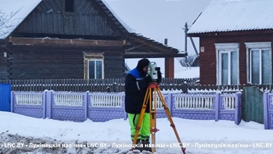 Фотофакт: специалисты дорожной проектной организации работают в Микашевичах