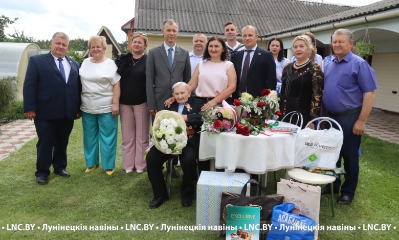В Лунинце со 100-летним юбилеем поздравили ветерана Великой Отечественной войны