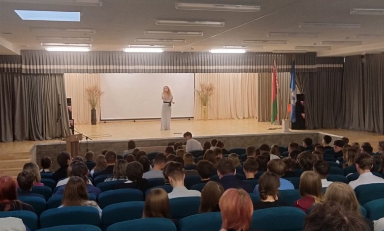 С концертом и животными в Лунинец приехали гости из Витебска 