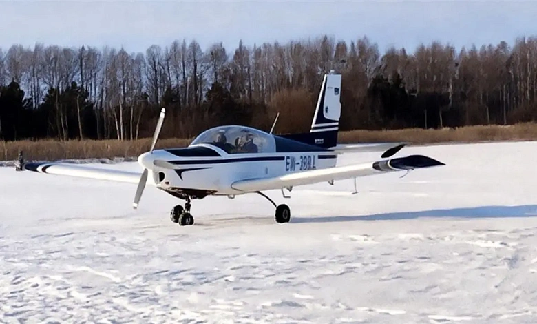 Жителя Пинского района оштрафовали за нарушение правил полетов. Самолет сел на лед среди рыбаков