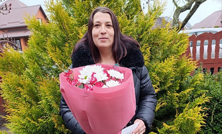 Поздравления с юбилеем принимает Татьяна Носкович, работница Лунинецкого лесхоза