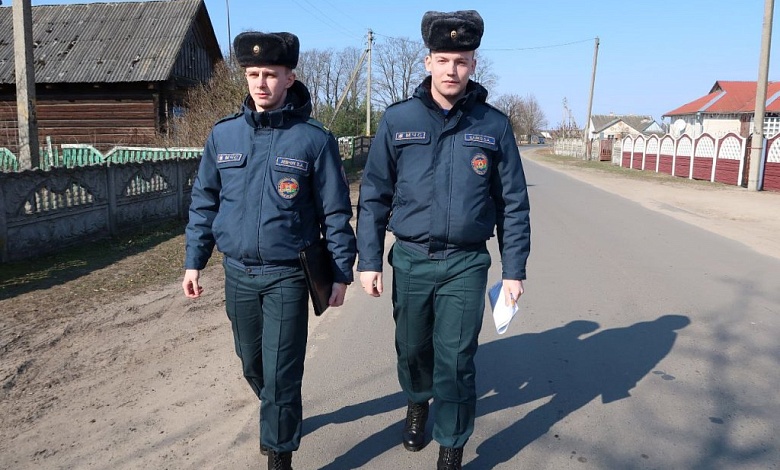 В подарок - саженцы ели! Финальный аккорд спасателей в Лунинецком районе