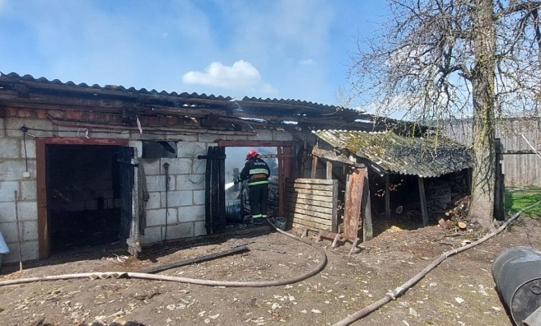 Хозпостройка горела в Любани Лунинецкого района