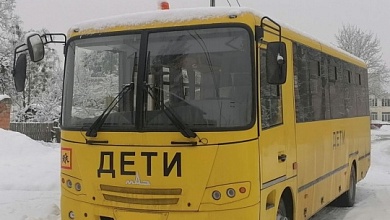 Коллективу Дятловичской СШ передали новый школьный автобус