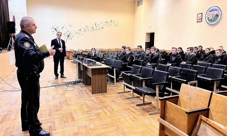 В Лунинце сотрудники ГАИ напомнили как правильно использовать фликеры