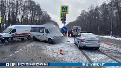 Авария с участием маршрутки и машины скорой помощи произошла в Брестской области 
