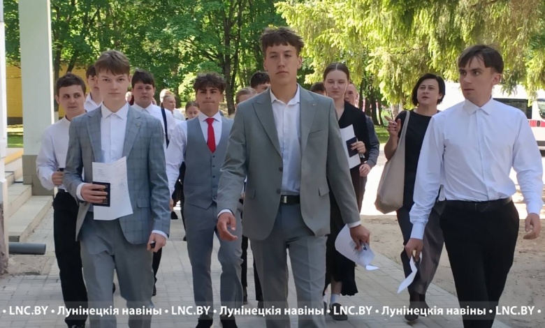 Первое испытание: выпускники сдают ЦЭ в Лунинце