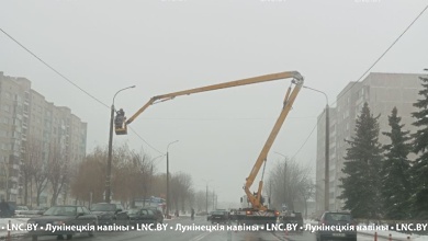 Фотофакт: подготовка к Новому году в Лунинце  