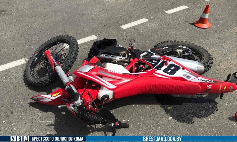 Вот это поворот! Мотоциклист не пропустил BMW. Результат очевиден 