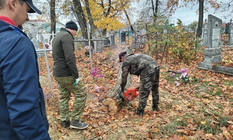 Коммунальники приняли участие в республиканском субботнике в Лунинце
