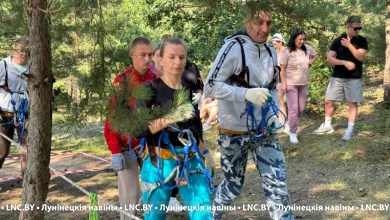 Туристическую полосу препятствий проходят участники соревнований "Прибужье-2025"