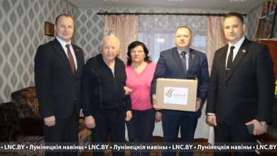 Почетного гражданина Лунинецкого района Павла Добринца поздравили с Новым годом