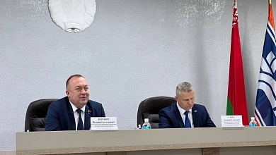 Валерий Веренич приехал в родной город Лунинец и встретился с железнодорожниками