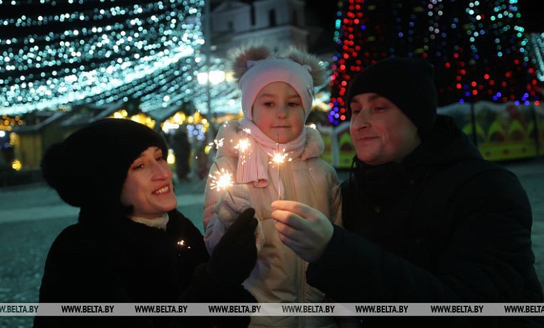 Теперь официально. Лукашенко подписал указ №1 об объявлении Года белорусской женщины
