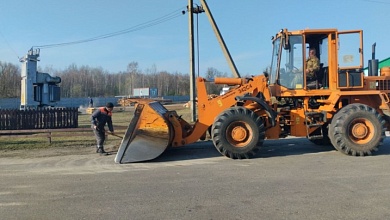 К общему делу присоединились работники Лунинецкого лесхоза